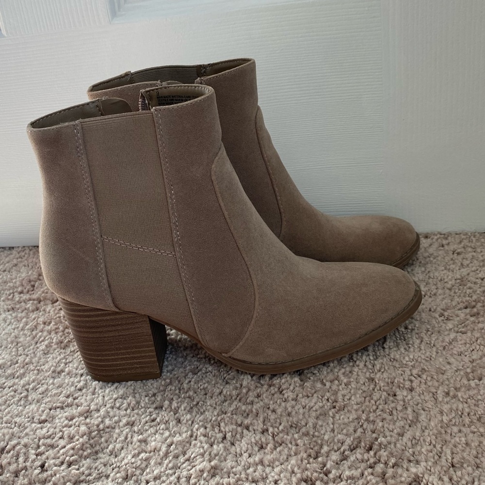 Universal Thread beige booties - Picture 2 of 4
